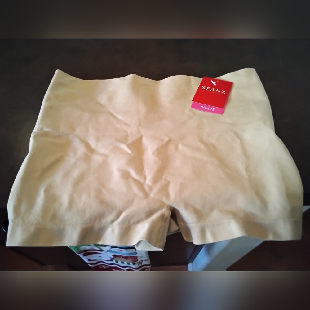 Spanx everyday shaper girl shorts size large